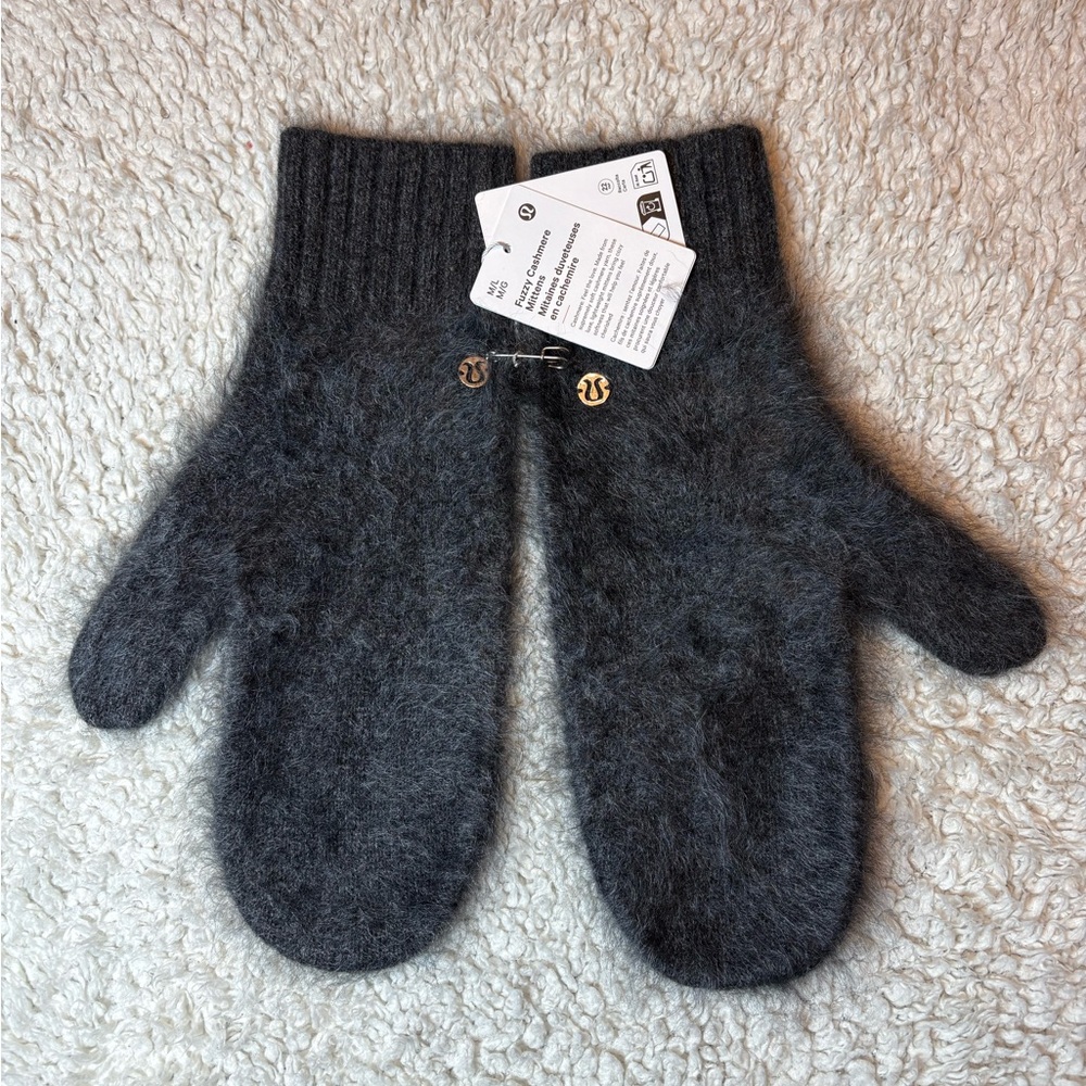 Lululemon NWT Fuzzy‎ Gray Cashmere Mittens
